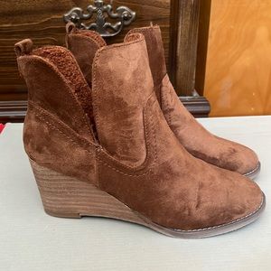 Brand new Very G booties size 8